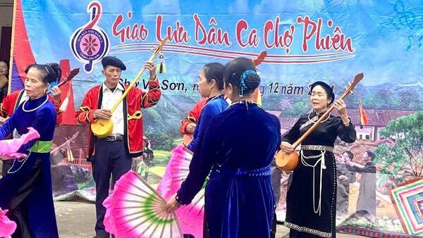 THÔNG BÁO VỀ VIỆC TỔ CHỨC CHƯƠNG TRÌNH GIAO LƯU DÂN CA CHỢ PHIÊN TẠI CHỢ VĂN MỊCH, XÃ HỒNG PHONG.