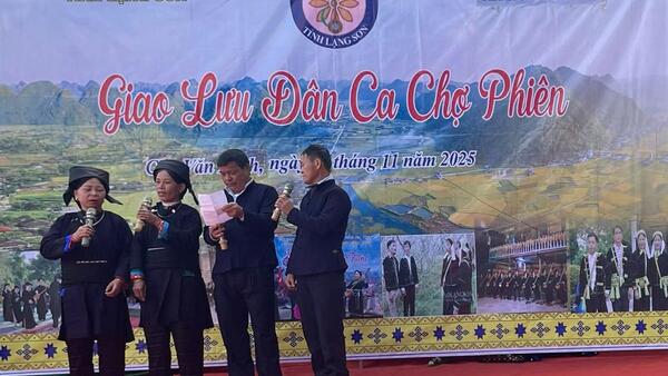 UBND XÃ HỒNG PHONG PHỐI HỢP TỔ CHỨC THÀNH CÔNG CHƯƠNG TRÌNH GIAO LƯU DÂN CA CHỢ PHIÊN NĂM 2025