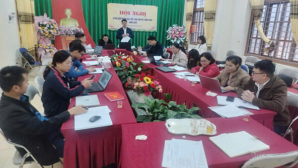 CHI BỘ UBND XÃ HỒNG PHONG TỔ CHỨC HỘI NGHỊ KIỂM ĐIỂM, TỰ ĐÁNH GIÁ VÀ XẾP LOẠI CHẤT LƯỢNG NĂM 2025