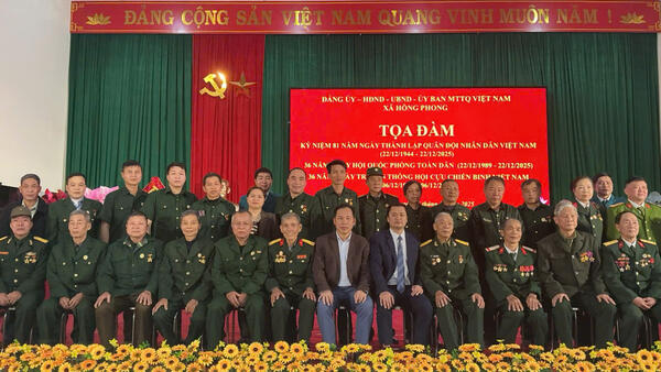 ĐẢNG UỶ - HĐND – UBND – UB MTTQ VIỆT NAM XÃ HỒNG PHONG  TỔ CHỨC TOẠ ĐÀM KỶ NIỆM 81 NĂM NGÀY THÀNH LẬP QĐND VIỆT NAM, 36 NĂM NGÀY HỘI QUỐC PHÒNG TOÀN DÂN, 36 NĂM NGÀY TRUYỀN THỐNG HỘI CỰU CHIẾN BINH VIỆT NAM