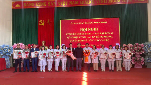 XÃ HỒNG PHONG TỔ CHỨC HỘI NGHỊ CÔNG BỐ QUYẾT ĐỊNH THÀNH LẬP CÁC ĐƠN VỊ SỰ NGHIỆP CÔNG LẬP VÀ CÁC QUYẾT ĐỊNH VỀ CÔNG TÁC CÁN BỘ