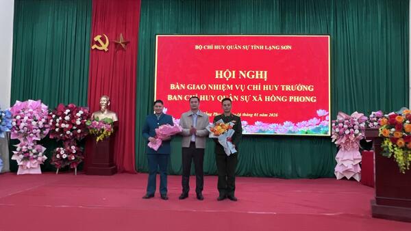 XÃ HỒNG PHONG TỔ CHỨC HỘI NGHỊ BÀN GIAO NHIỆM VỤ CHỈ HUY TRƯỞNG BAN CHỈ HUY QUÂN SỰ