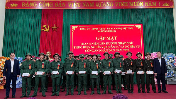 XÃ HỒNG PHONG TỔ CHỨC CHƯƠNG TRÌNH GẶP MẶT, ĐỘNG VIÊN TÂN BINH LÊN ĐƯỜNG NHẬP NGŨ NĂM 2026