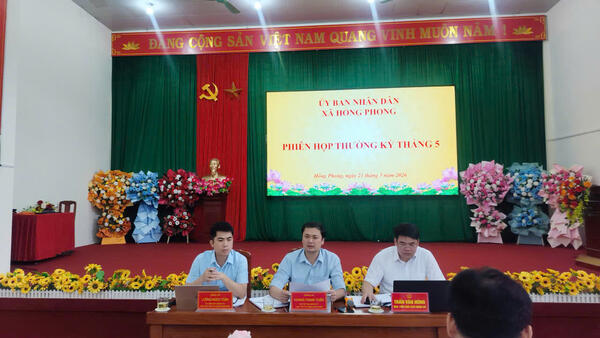 XÃ HỒNG PHONG: TỔ CHỨC CUỘC HỌP THƯỜNG KỲ UBND XÃ THÁNG 5 NĂM 2026