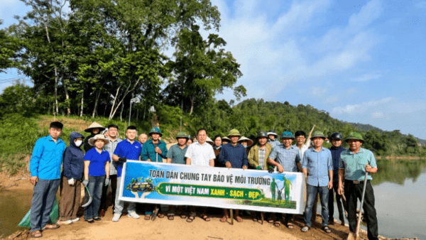 XÃ HỒNG PHONG TỔ CHỨC LỄ RA QUÂN HƯỞNG ỨNG PHONG TRÀO “TOÀN DÂN CHUNG TAY BẢO VỆ MÔI TRƯỜNG, VÌ MỘT VIỆT NAM XANH - SẠCH - ĐẸP”