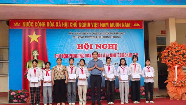 HỘI NGHỊ PHÁT ĐỘNG PHONG TRÀO TOÀN DÂN BẢO VỆ AN NINH TỔ QUỐC TẠI TRƯỜNG PTDTBT THCS HỒNG PHONG
